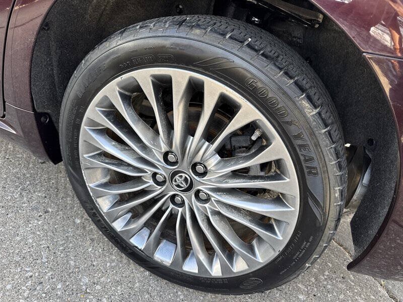 Used 2016 Toyota Avalon Limited w/ Toyota Safety Sense Package FWD image 15