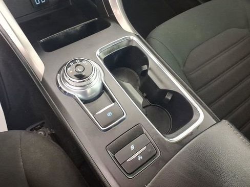 Used 2020 Ford Fusion SE image 19