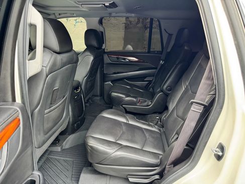 Used 2015 Cadillac Escalade Premium image 23