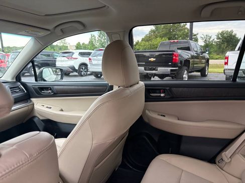 Used 2017 Subaru Outback 2.5i Limited AWD/4WD image 12