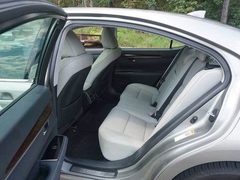 Used 2016 Lexus ES 350 w/ Premium Package w/Wood Trim FWD image 14
