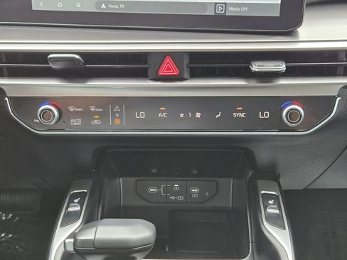 Used 2025 Kia Sorento S FWD image 21