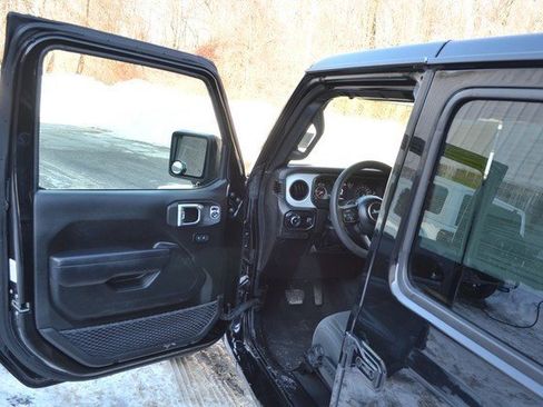 Used 2024 Jeep Wrangler Sport S image 15