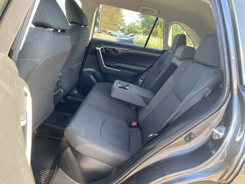 Used 2022 Toyota RAV4 LE AWD/4WD image 16
