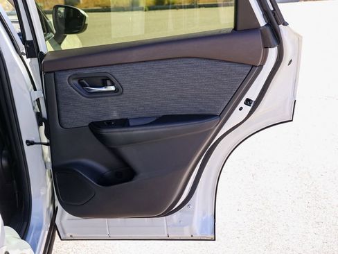 Used 2023 Nissan Rogue SV image 19