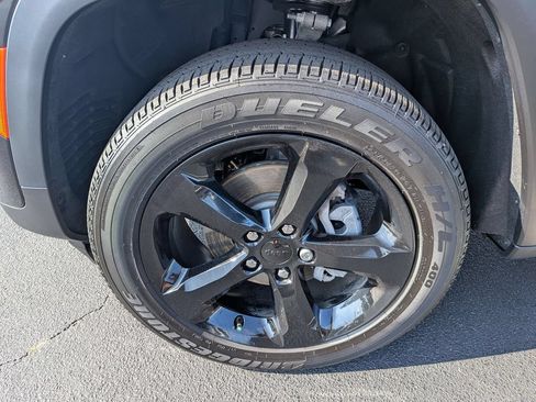 Certified 2024 Jeep Grand Cherokee Altitude AWD/4WD image 9