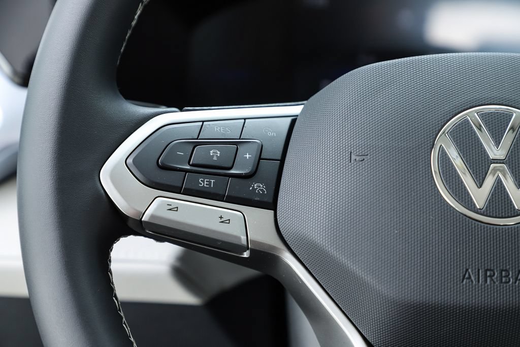 New 2026 Volkswagen Taos SE FWD image 21