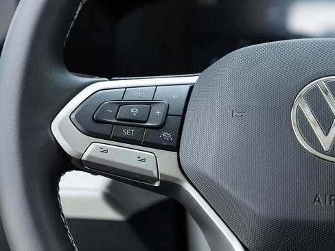 New 2026 Volkswagen Taos SE FWD image 21