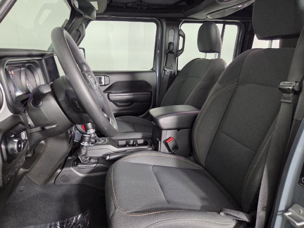 Used 2025 Jeep Wrangler Unlimited Sport AWD/4WD image 10