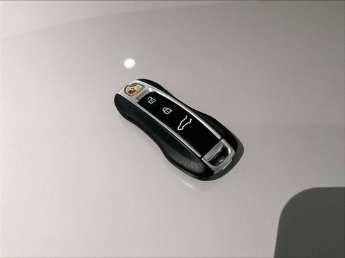 Used 2025 Porsche Cayenne Coupe image 34