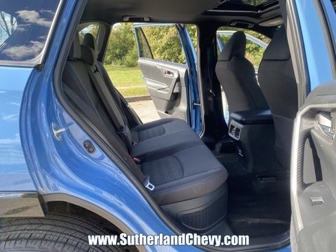 Used 2022 Toyota RAV4 SE image 37