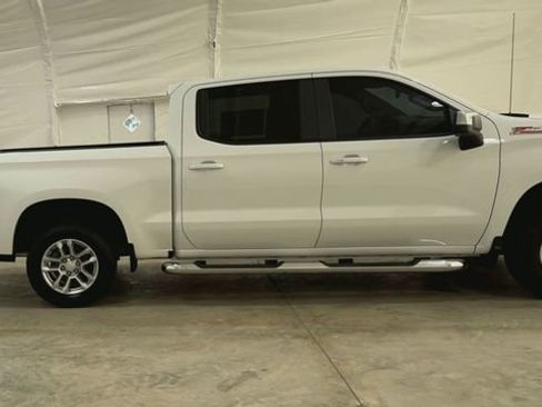 Used 2022 Chevrolet Silverado 1500 LT AWD/4WD image 5