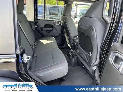 Certified 2025 Jeep Wrangler Unlimited Rubicon AWD/4WD image 23