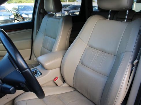 Used 2013 Jeep Grand Cherokee Limited image 12