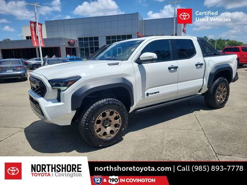 Used 2025 Toyota Tacoma Trailhunter AWD/4WD image 1