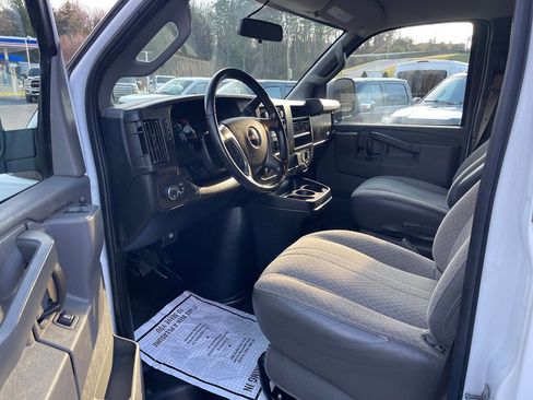 Used 2019 GMC Savana 2500 w/ Enhanced Convenience Package image 13
