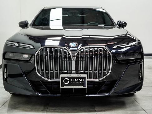 Used 2023 BMW 760i xDrive AWD/4WD image 6