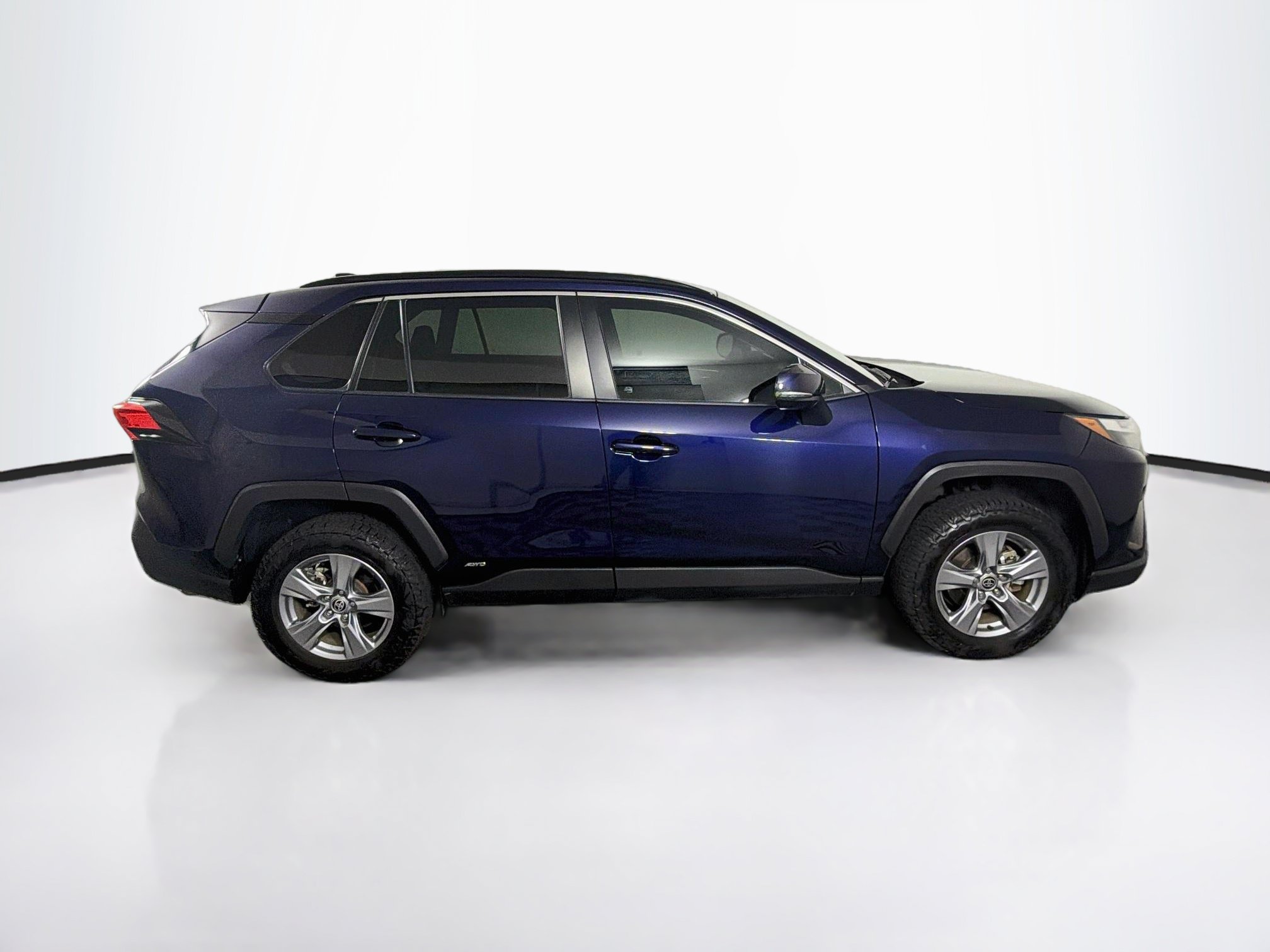 Used 2022 Toyota RAV4 XLE w/ Convenience Package AWD/4WD image 10