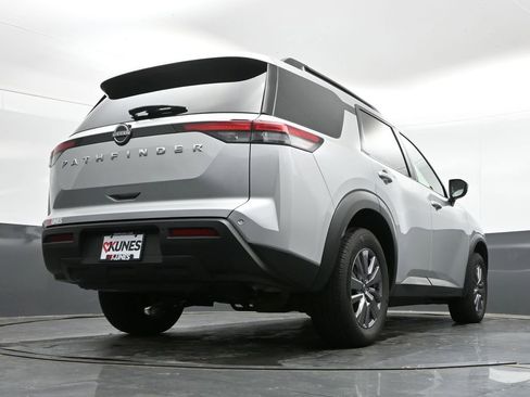 Used 2025 Nissan Pathfinder SV FWD image 40