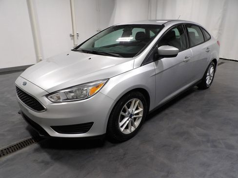 Used 2018 Ford Focus SE FWD image 3