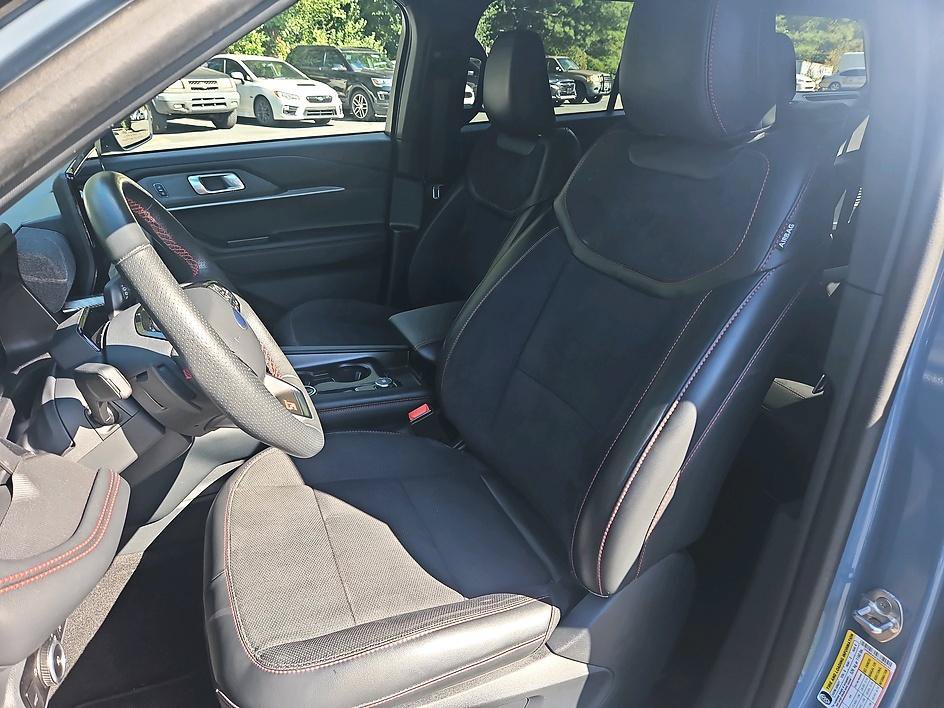 Used 2025 Ford Explorer ST AWD/4WD image 13