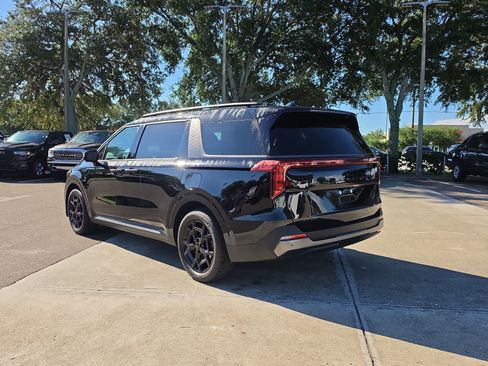 Certified 2026 Kia Carnival SX w/ SX Dark Edition Package FWD image 6