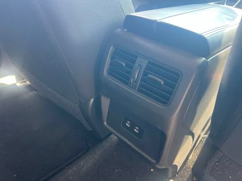 Used 2024 Nissan Rogue SV FWD image 9