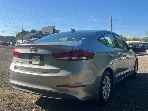 Used 2017 Hyundai Elantra SE FWD image 5