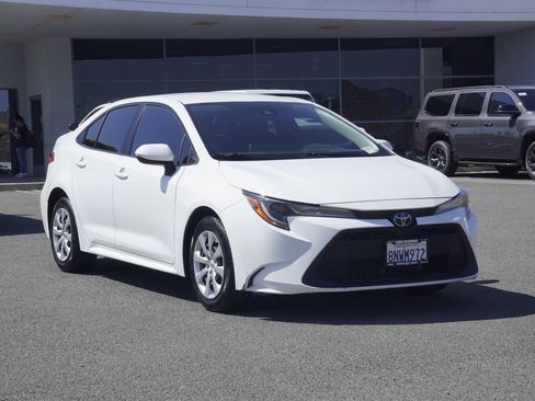 Used 2020 Toyota Corolla LE w/ Carpet Mat Package (TMS) FWD image 2