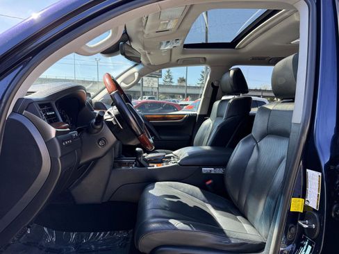 Used 2019 Lexus LX 570 4WD w/ Luxury Package image 13