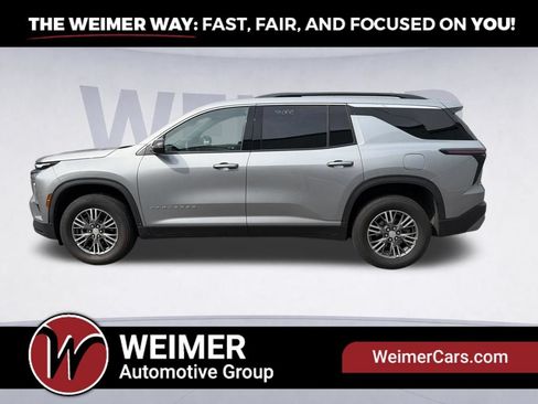 Used 2025 Chevrolet Traverse LT AWD/4WD image 8