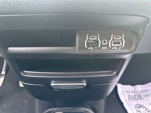 Certified 2023 Chrysler Pacifica Touring FWD image 16