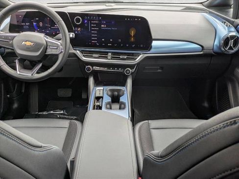 Used 2025 Chevrolet Equinox EV LT image 15