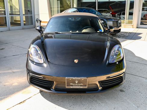 Used 2017 Porsche 718 Boxster RWD image 2