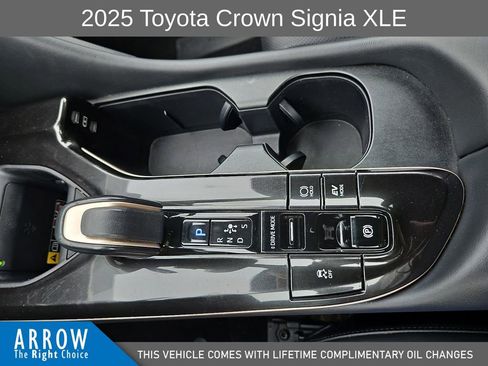 Used 2025 Toyota Crown Signia AWD/4WD image 28