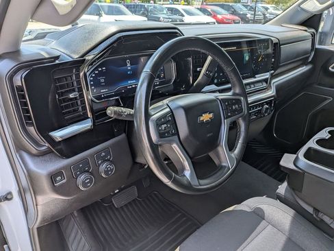 Used 2025 Chevrolet Silverado 2500 LT w/ Convenience Package AWD/4WD image 17
