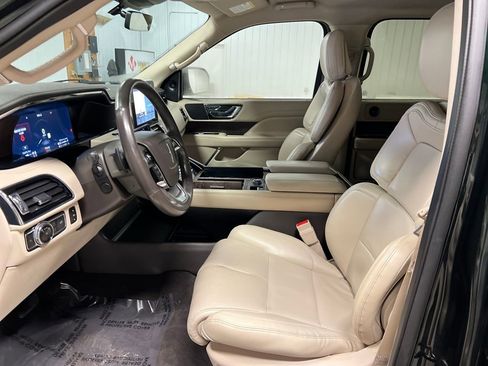 Used 2021 Lincoln Navigator 4WD image 9