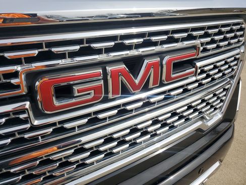 Certified 2022 GMC Sierra 1500 Denali w/ Denali Premium Package AWD/4WD image 38