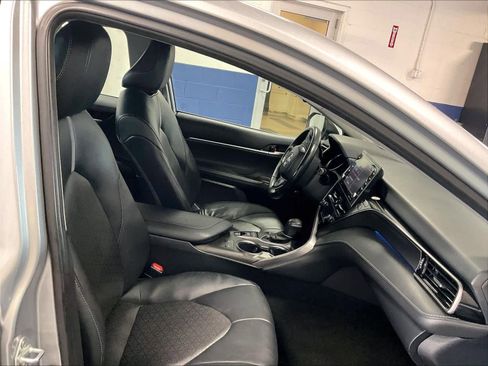 Used 2024 Toyota Camry XSE FWD image 11