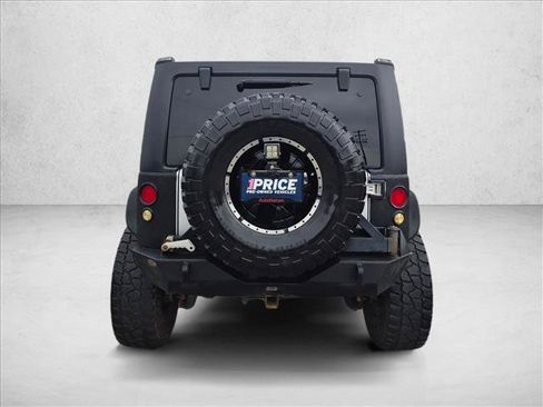 Used 2012 Jeep Wrangler Unlimited Rubicon w/ Connectivity Group AWD/4WD image 7
