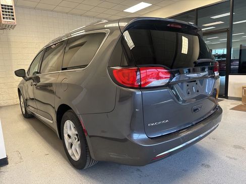 Used 2017 Chrysler Pacifica Touring-L Plus image 3