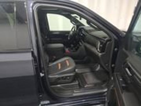 Used 2023 GMC Sierra 1500 AT4 w/ Technology Package AWD/4WD image 3