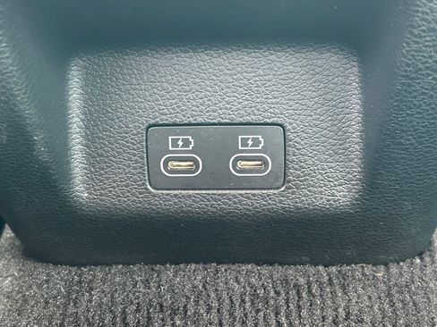 Used 2025 Genesis G70 2.5T RWD image 17