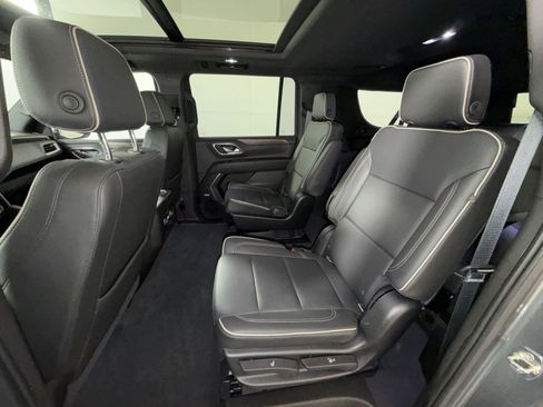 Used 2021 Chevrolet Suburban Premier image 25