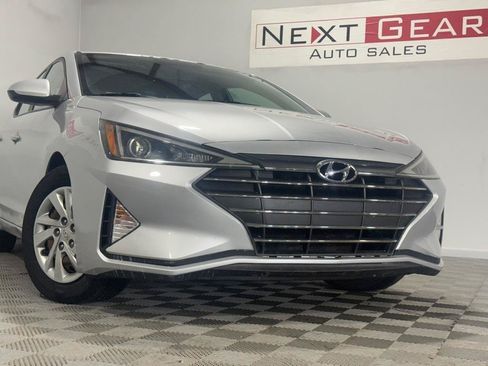 Used 2019 Hyundai Elantra SE w/ Cargo Package FWD image 5
