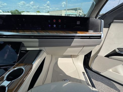 Certified 2025 Cadillac Escalade Sport Platinum w/ LPO, ONYX Package AWD/4WD image 29