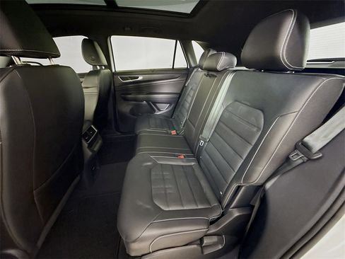 Used 2025 Volkswagen Atlas Cross Sport SEL R-Line image 24