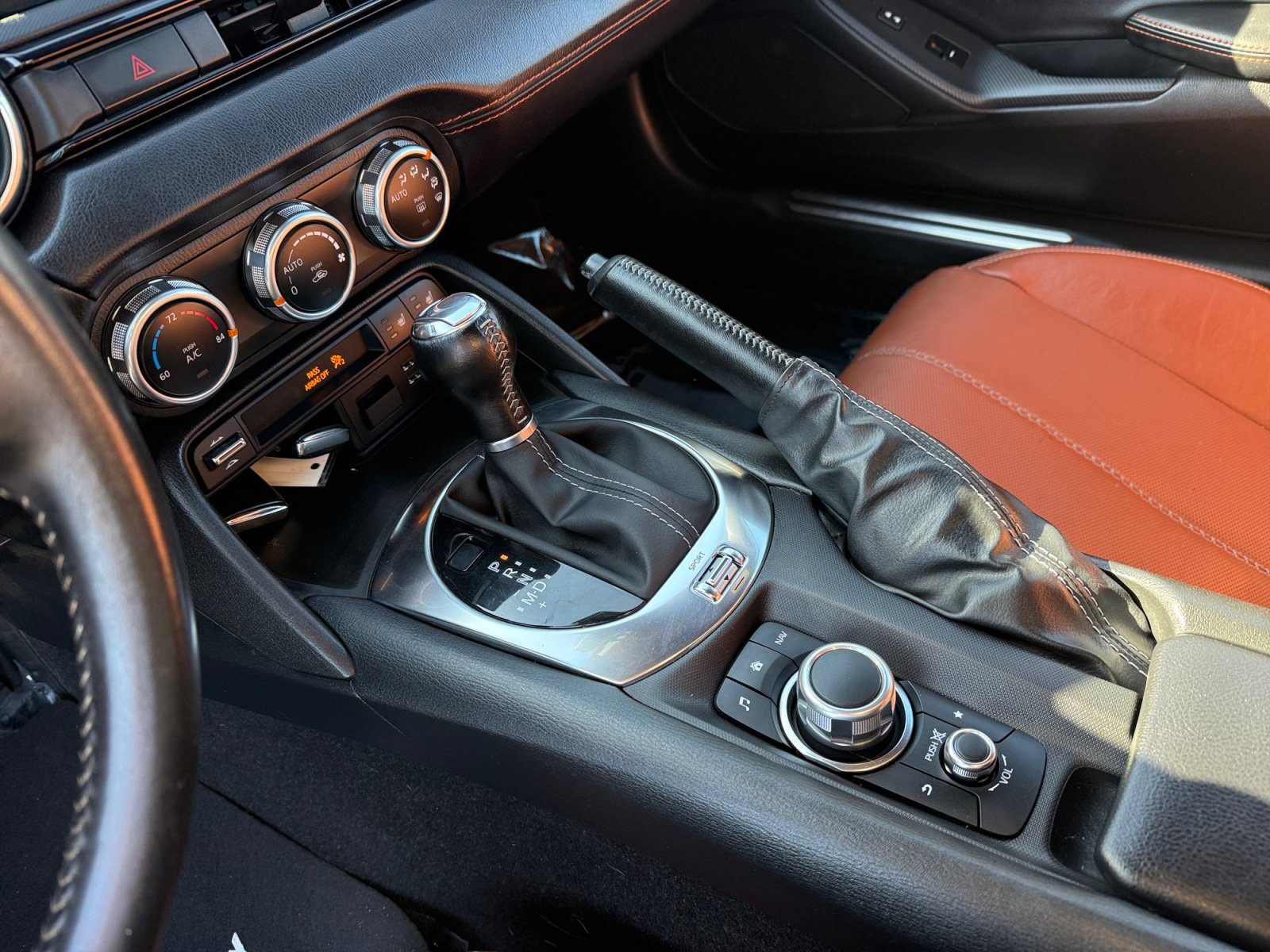 Used 2022 MAZDA MX-5 Miata RF Grand Touring RWD image 13