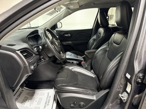 Used 2020 Jeep Cherokee Latitude Plus FWD image 18