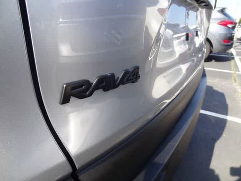 Used 2025 Toyota RAV4 XLE AWD/4WD image 8